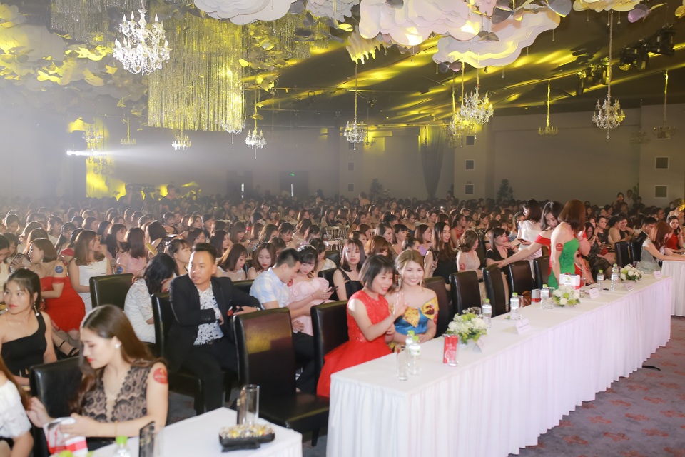 Thương hiệu Linh Hương khẳng định “đế chế tiên phong” trong Hội thảo kỷ nguyên công nghệ mỹ phẩm 4.0 - 3 Thương hiệu Linh Hương khẳng định “đế chế tiên phong” trong Hội thảo kỷ nguyên công nghệ mỹ phẩm 4.0 - 3