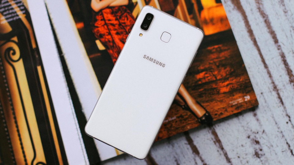 Galaxy A8 Star gây chú ý với cụm camera trước và sau lên đến 24MP - 1 Được ưu ái hơn cả những smartphone cao cấp, Galaxy A8 Star được trang bị camera trước và sau với độ phân giải lớn nhất, lên đến 24MP.