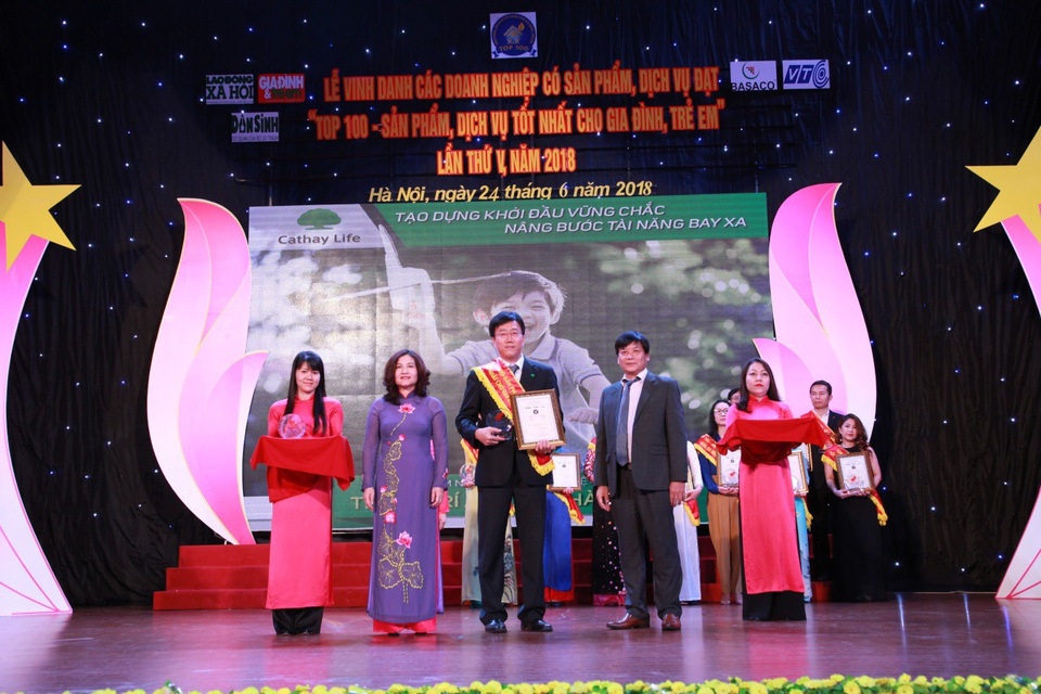 Công Ty bảo hiểm nhân thọ Cathay Việt Nam đạt Top 100 sản phẩm tốt nhất gia đình-trẻ em 2018 - 1 Công Ty bảo hiểm nhân thọ Cathay Việt Nam đạt Top 100 sản phẩm tốt nhất gia đình-trẻ em 2018 - 1