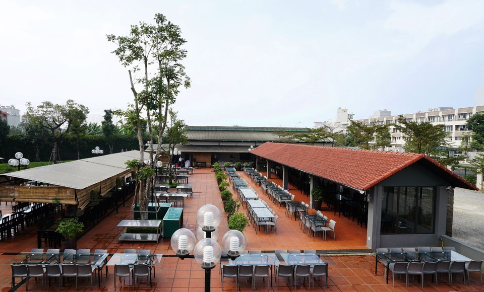 Nhà hàng đặc sản trâu "bao ngon, giá đẹp" ở Hà Nội - 1 Không gian rộng 5.500m2 bằng với diện tích một sân bóng đá của Trâu Ngon Quán Cơ sở 2 trên đường Tố Hữu, Hà Đông