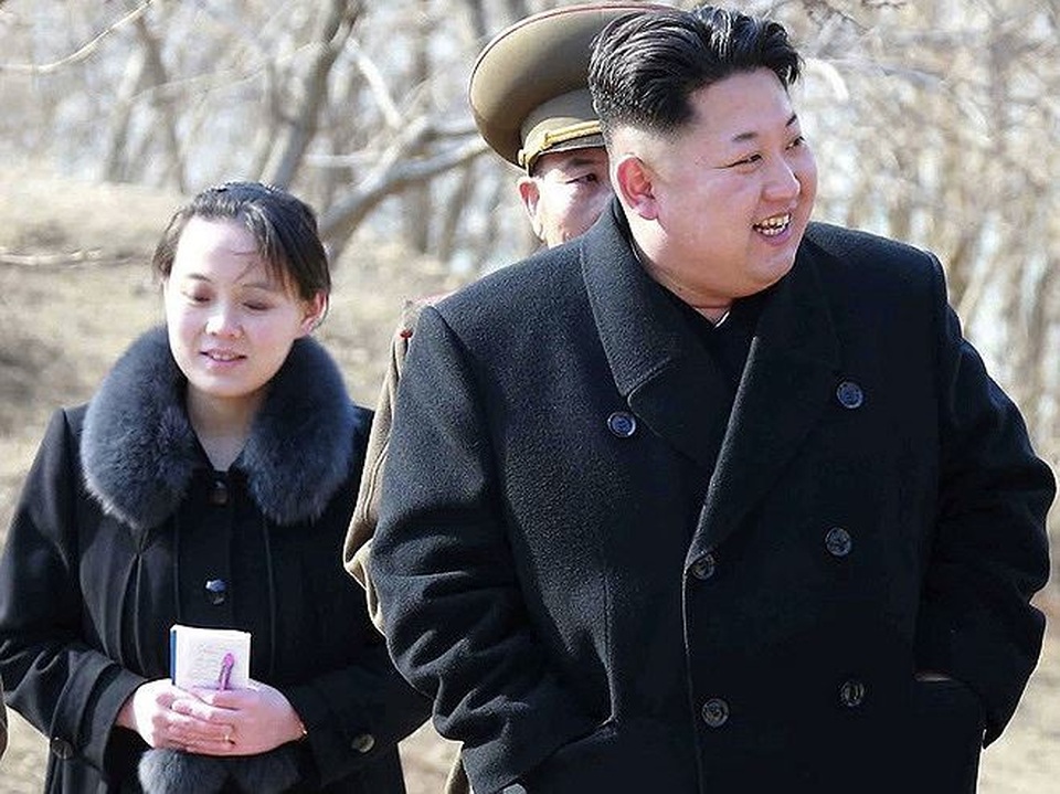 Thượng đỉnh Trump - Kim và bóng dáng ba "bóng hồng" Triều Tiên - 2
Kim Yo Jong tháp tùng anh trai Kim Jong Un trong một chuyến công tác