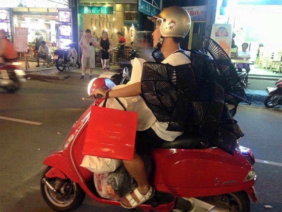 Travis Nguyễn: “Kỷ niệm đau thương khi phải đền tiền đồ 100 triệu đồng” - 3 Chiếc xe gắn bó với Travis Nguyễn từ ngày đầu lập nghiệp ở Sài Gòn và công việc hàng ngày của một Stylist không hào nhoáng như mọi người vẫn nghĩ.