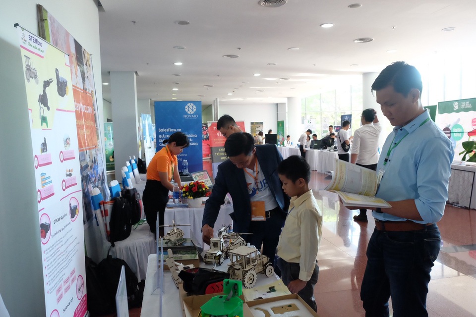 Phát triển đột phá để xây dựng trung tâm khởi nghiệp bên bờ biển của Đà Nẵng - 3 Các sản phẩm ứng dụng khoa học - công nghệ của các startup được trưng bày tại SURF 2018