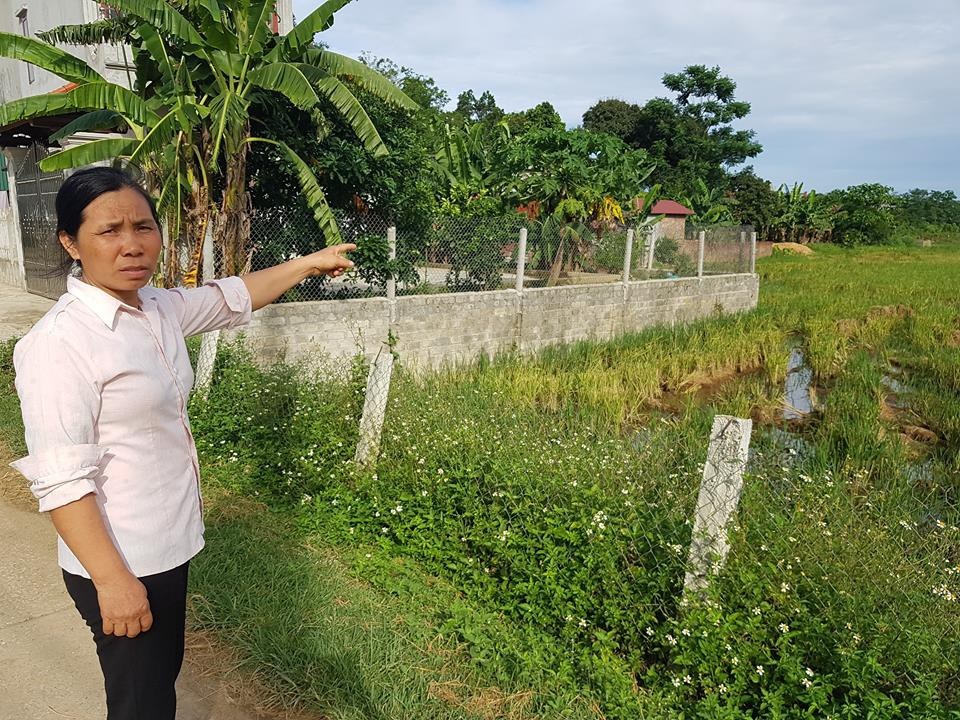 Ninh Bình: Gia đình liệt sỹ “tố” bị trưởng thôn chiếm đoạt đất sản xuất! - 1 Diện tích đất nông nghiệp gia đình bà Inh đang sản xuất bị gia đình ông Lý đến chiếm đoạt.