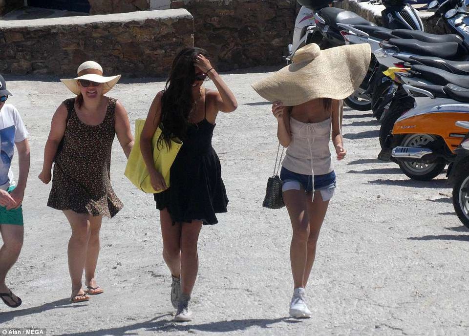 
Emily Ratajkowski đang muốn phát triển sự nghiệp diễn viên và đã có 1 vài vai diễn nhỏ.
