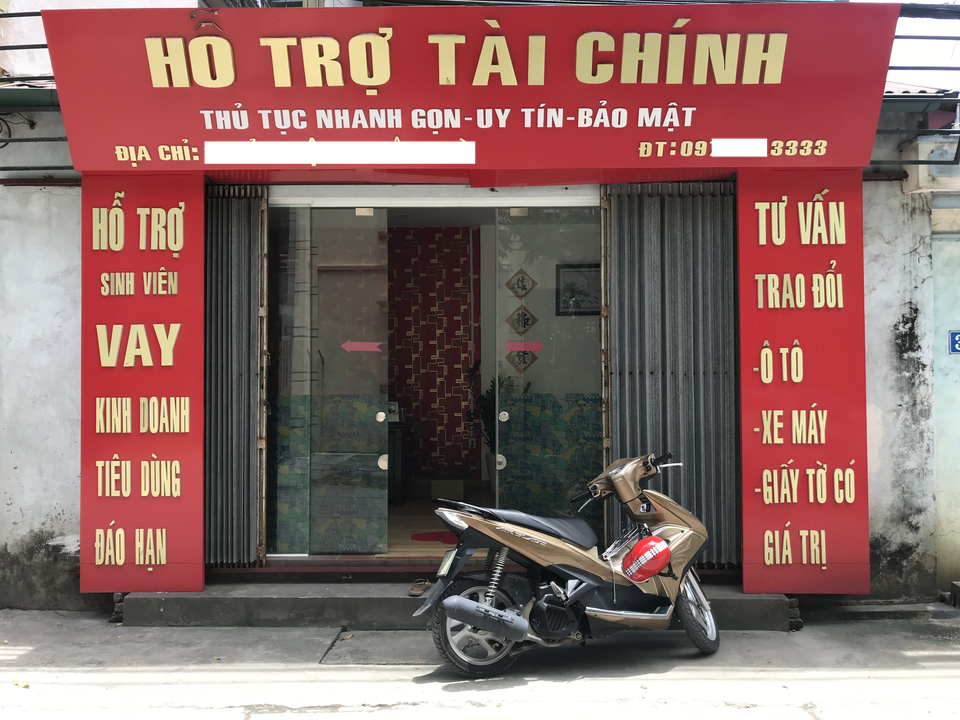 Mê cá độ, sinh viên "cắm" thẻ vay 100 triệu đồng - 1 Quán cầm đồ vào mùa làm ăn, nhiều nơi phải gom tiền trước vài tháng để có sẵn tiền mặt kinh doanh