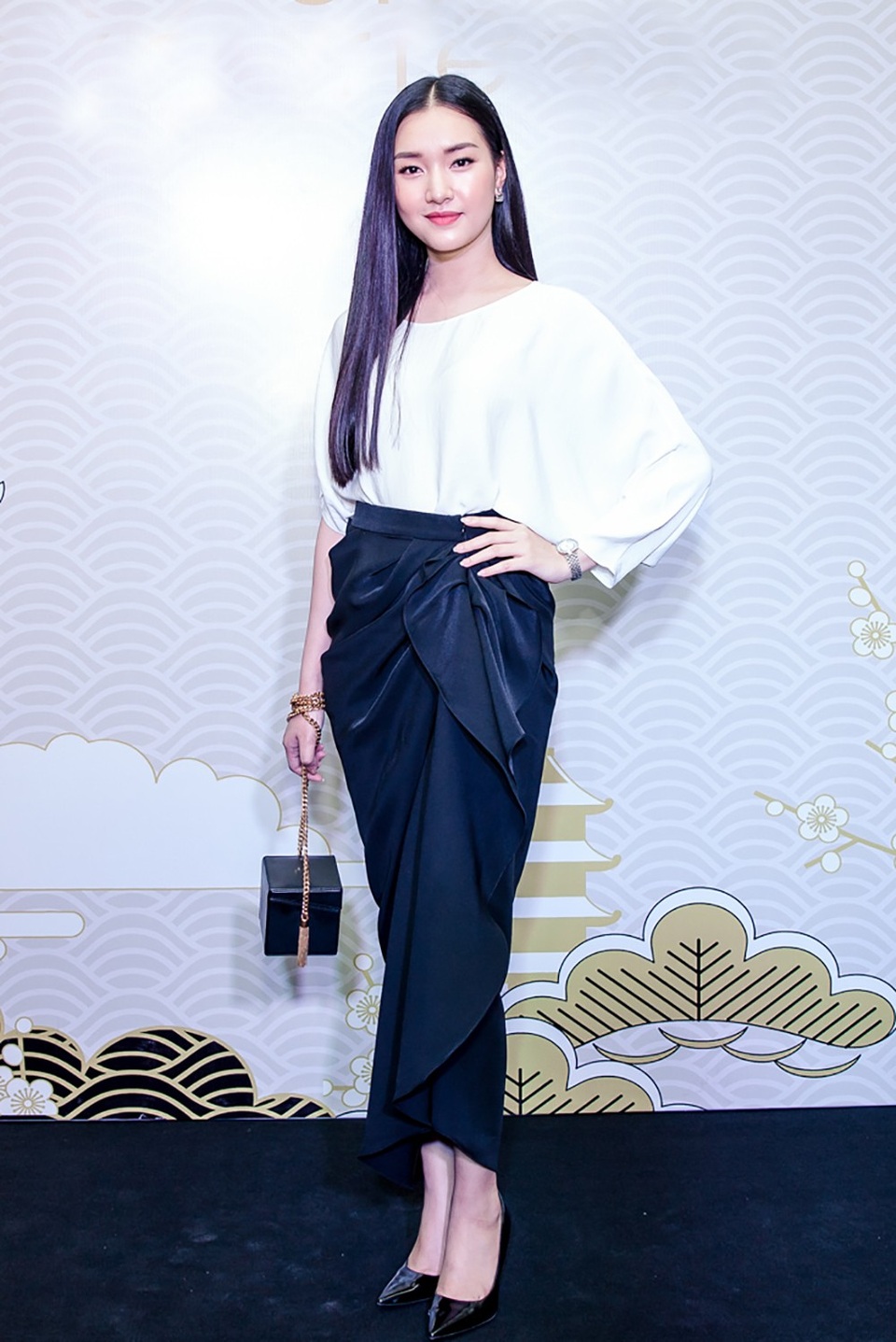 Phương Mai khoe vòng 1 gợi cảm quá đà bên dàn sao nữ “kín bưng” - 7 Nàng thơ xứ Huế Ngọc Trân luôn dịu dàng, nền nã với phong thái riêng của mình. Ngọc Trân xuất hiện tại sự kiện với nhan sắc tự nhiên và làn da căng bóng rạng ngời.
