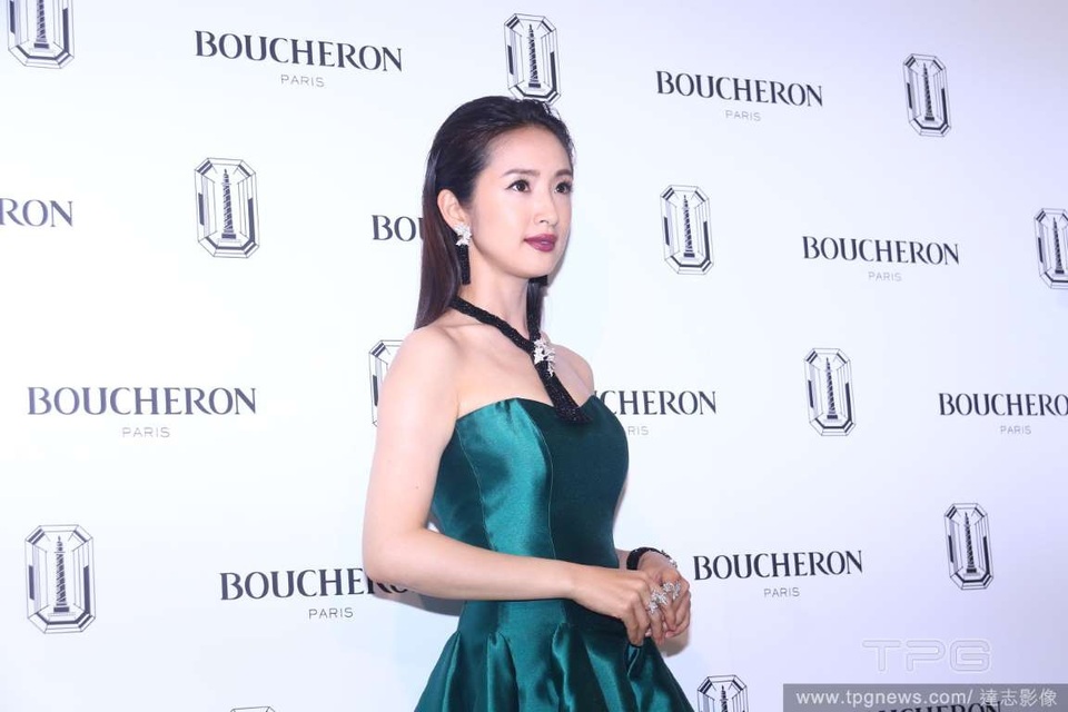 “Công chúa phim thần tượng” Lâm Y Thần muốn “nghỉ hưu” để ở nhà với chồng - 3
Lâm Y Thần cho hay, cô đang bận rộn với một dự án dài tập tại đại lục nên phải sống xa chồng thường xuyên.