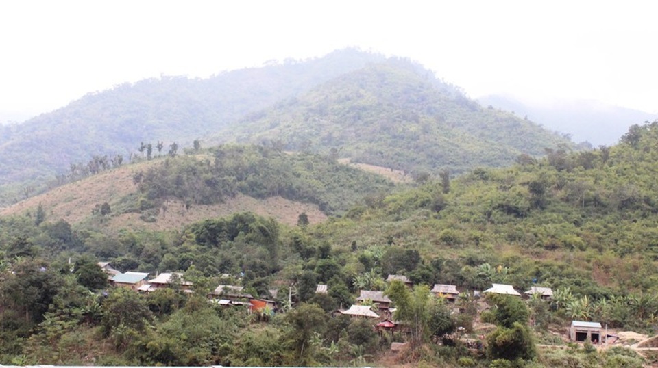 Buông lỏng quản lý, huyện nghèo dính nhiều vi phạm - 1 Mường Lát là 1 trong 62 huyện nghèo nhất nước.