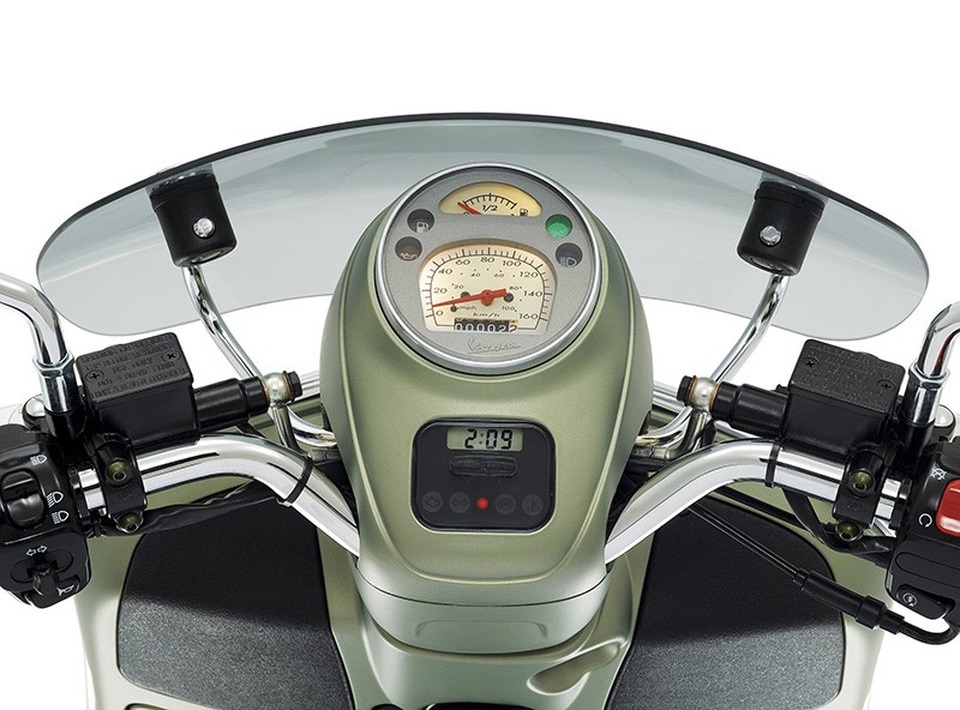Giá từ 199 triệu đồng, Vespa SeiGiorni cạnh tranh Honda SH300i - 2 Giá từ 199 triệu đồng, Vespa SeiGiorni cạnh tranh Honda SH300i - 2