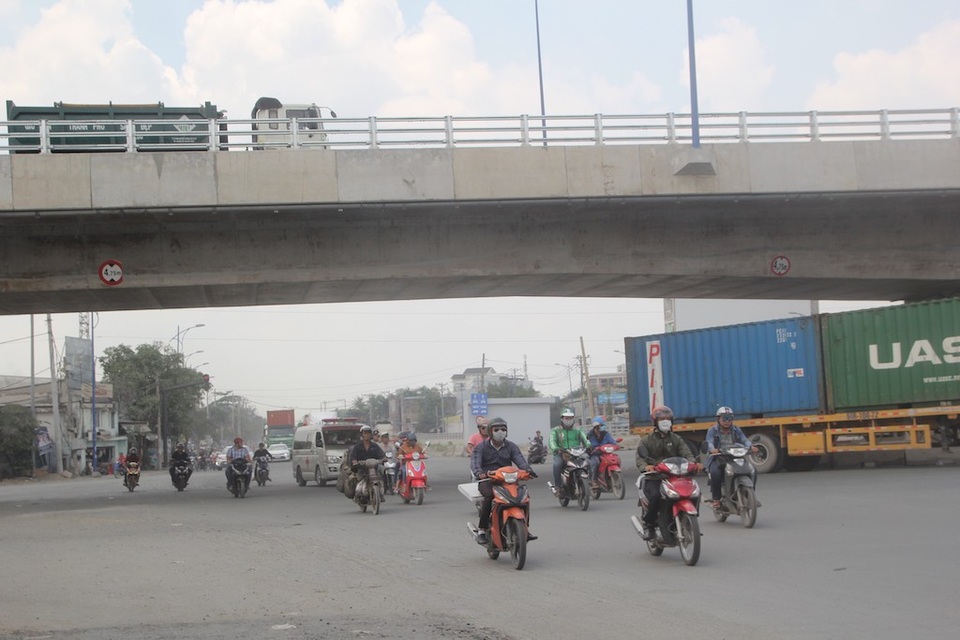 TPHCM: Thông xe cầu vượt, mở “nút thắt” vào cảng lớn nhất Việt Nam - 8 TPHCM: Thông xe cầu vượt, mở “nút thắt” vào cảng lớn nhất Việt Nam - 8