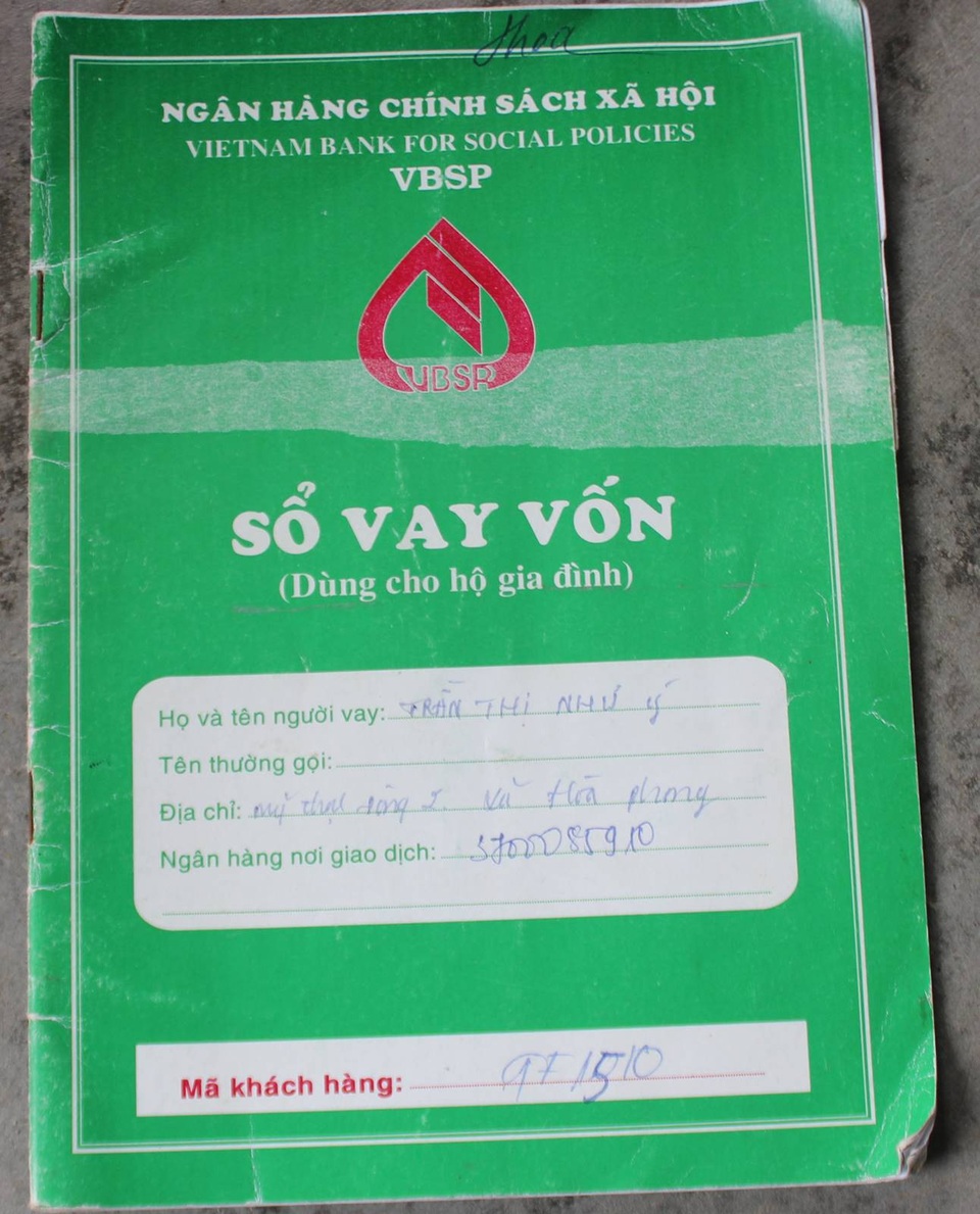 Bố bỏ đi biệt tích, bé lớp 7 nghỉ học bắt ốc phụ mẹ nuôi các em - 7 Số tiền nợ ngân hàng mà cả 4 mẹ con đang gánh