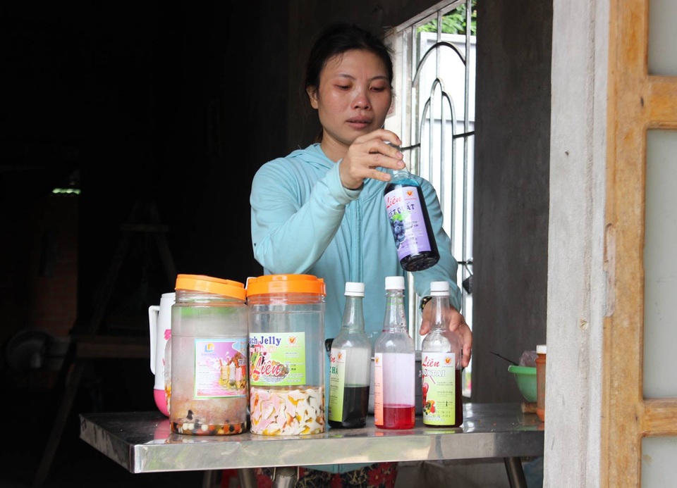Bố bỏ đi biệt tích, bé lớp 7 nghỉ học bắt ốc phụ mẹ nuôi các em - 6 Bố bỏ đi biệt tích, bé lớp 7 nghỉ học bắt ốc phụ mẹ nuôi các em - 6
