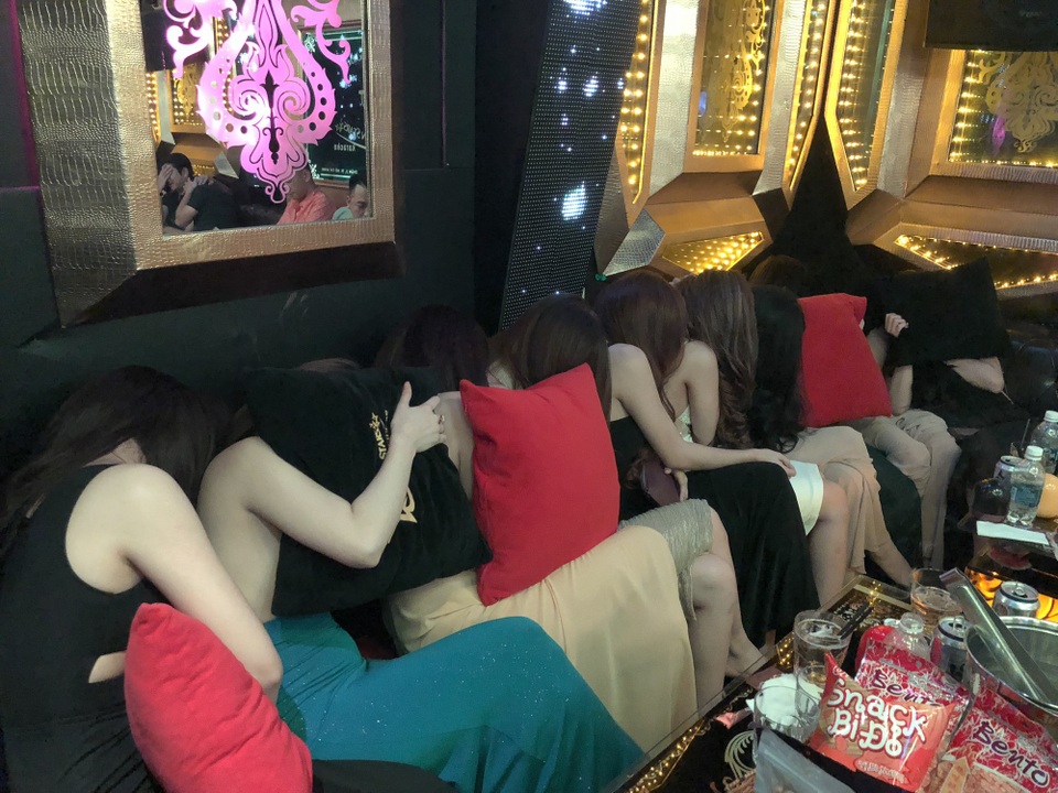 1 tháng truy quét nhà hàng thác loạn ở Sài Gòn - 10 1 tháng truy quét nhà hàng thác loạn ở Sài Gòn - 10