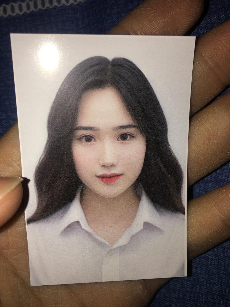 “Hot girl ảnh thẻ” học giỏi, làm người mẫu kiếm 20 triệu đồng/tháng - 1 Ảnh thẻ xinh xắn của Hồng Vân