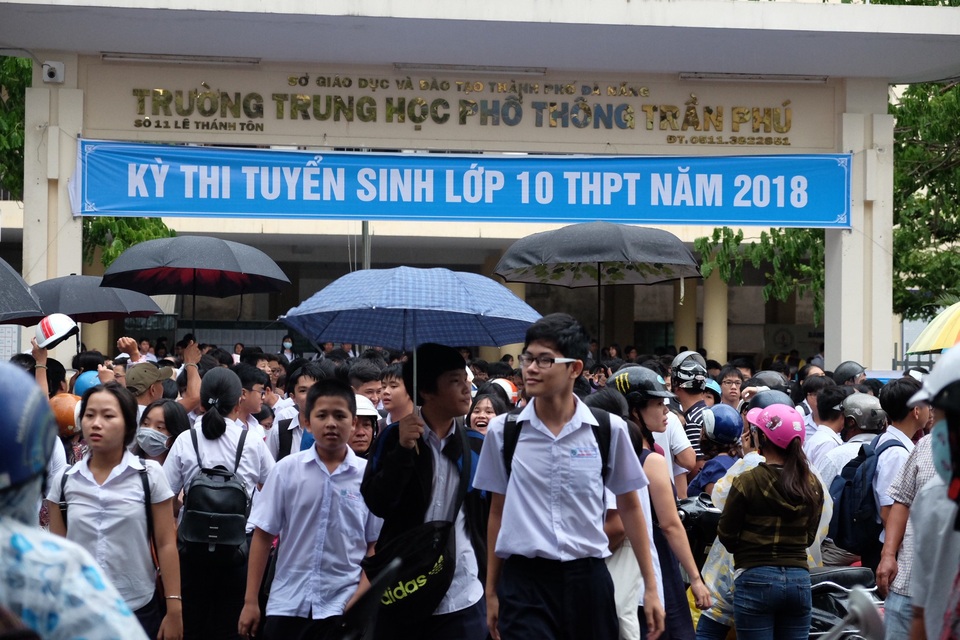 Đà Nẵng: Học sinh thi vào lớp 10 bất ngờ với đề Văn - 1 Sáng 3/6, các thí sinh thi vào lớp 10 tại Đà Nẵng năm nay vừa hoàn tất môn thi đầu tiên - môn Văn