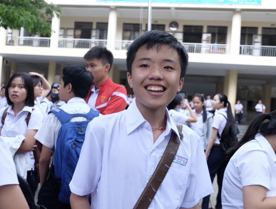 Đà Nẵng: Học sinh thi vào lớp 10 bất ngờ với đề Văn - 3 Thí sinh ở Đà Nẵng bày tỏ rất thích câu số 2 của đề Văn năm nay với yêu cầu chia sẻ cảm nghĩ về trích đoạn thơ Tiếng vọng