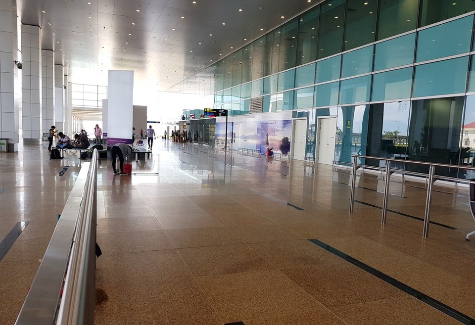 Khánh Hòa khai trương nhà ga sân bay hình tổ yến - 2 Bên trong nhà ga quốc tế Cam Ranh (Khánh Hòa) được thiết kế hình tổ yến