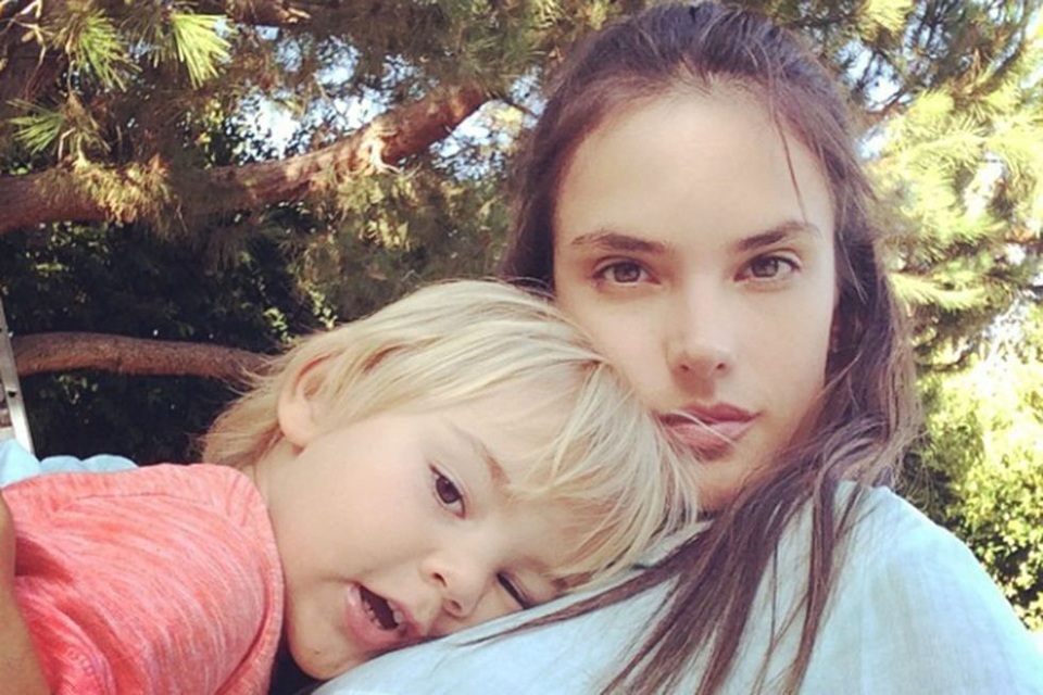 Khi sao mặt mộc vẫn xinh - 20
Alessandra Ambrosio