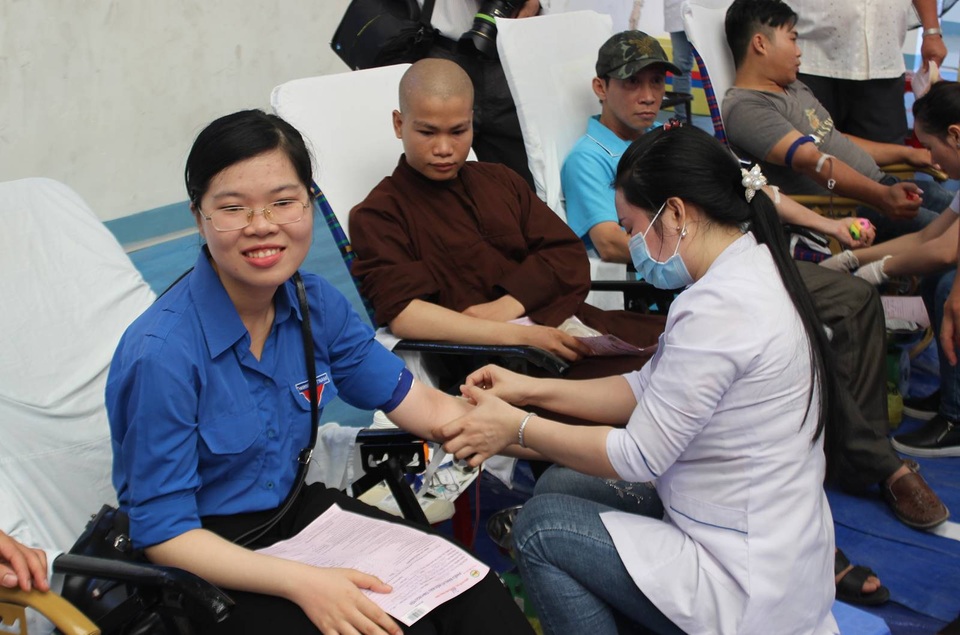 Hơn 1.200 người tham Ngày hội hiến máu “Hành trình đỏ- kết nối dòng máu Việt” - 2 Rất nhiều bạn là sinh viên đại học, cao đẳng trên địa bàn tham gia ngày hội hiến máu