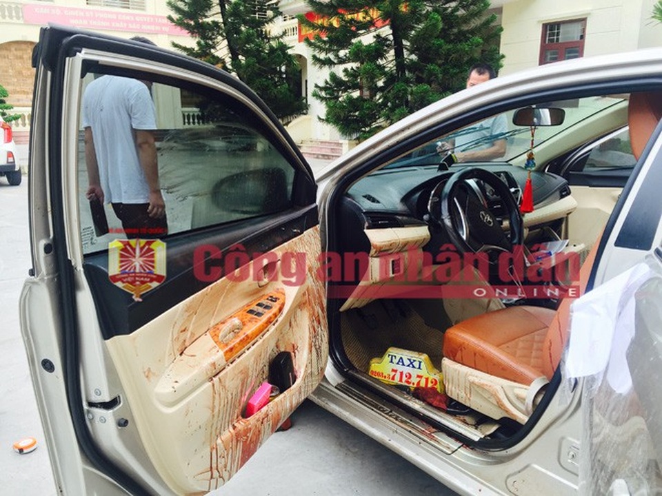 Hé lộ tình tiết cực sốc từ lời khai kẻ giết người, cướp taxi tại Hải Dương - 1 Chiếc xe dính máu của nạn nhân