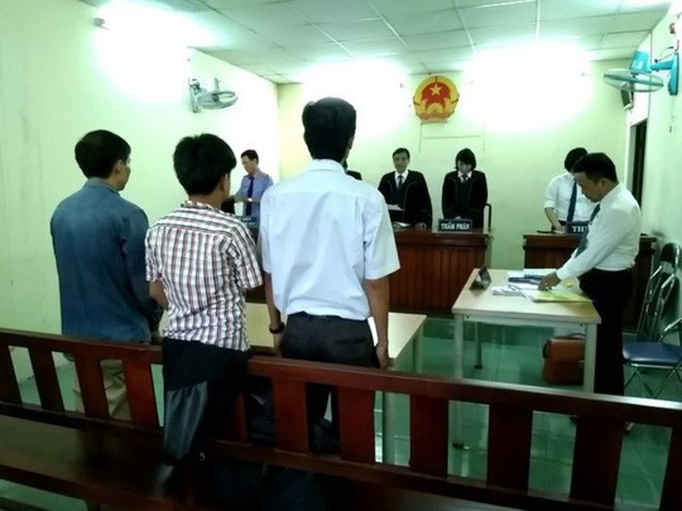 Bị tai nạn lao động cụt tay và bạc đãi, nam công nhân kiện tới cùng - 1 HĐXX quyết định hủy toàn bộ bản án sơ thẩm.