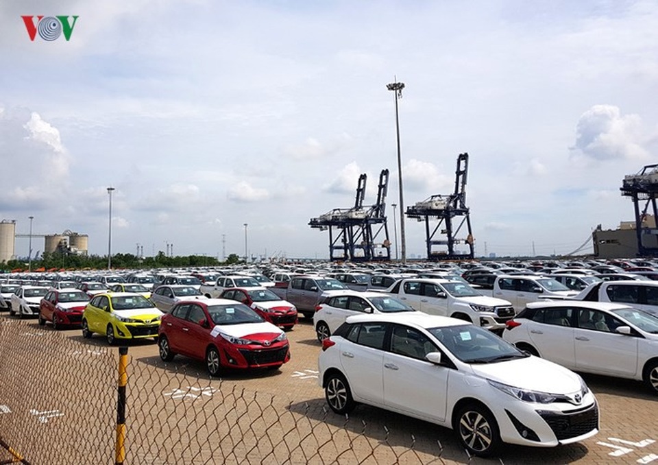 Cận cảnh lô xe Toyota và Mitsubishi hưởng thuế 0% về Việt Nam - 2
Như vậy, sau Honda Việt Nam và GM Việt Nam thì Toyota Việt Nam và Mitsubishi Việt Nam là những thương hiệu tiếp theo đáp ứng các quy định của Nghị định 116/2017/NĐ-CP về điều kiện sản xuất, lắp ráp, nhập khẩu linh kiện và kinh doanh dịch vụ bảo hành, bảo dưỡng ô tô do Chính phủ ban hành và Thông tư số 03/2018/TT-BGTVT hướng dẫn thực hiện Nghị định 116 để có thể nhập khẩu xe về Việt Nam sau thời gian gián đoạn.