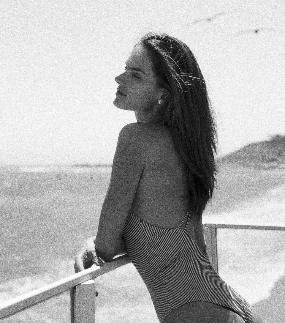 Alessandra Ambrosio: 37 tuổi vẫn rất cuốn hút - 7
Alessandra Ambrosio thường xuyên chia sẻ những hình ảnh về 2 đứa con đáng yêu