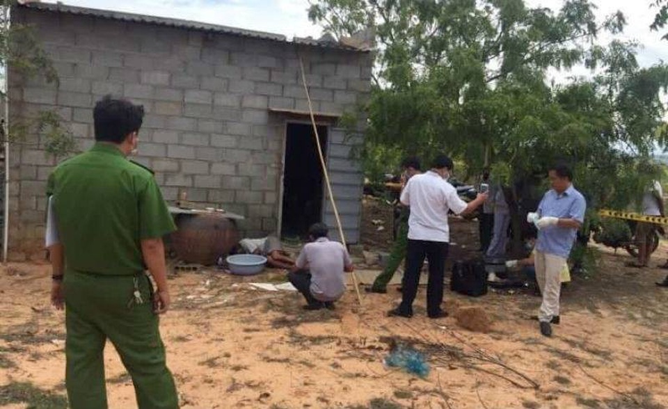 Lực lượng chức năng đang khám nghiệm hiện trường