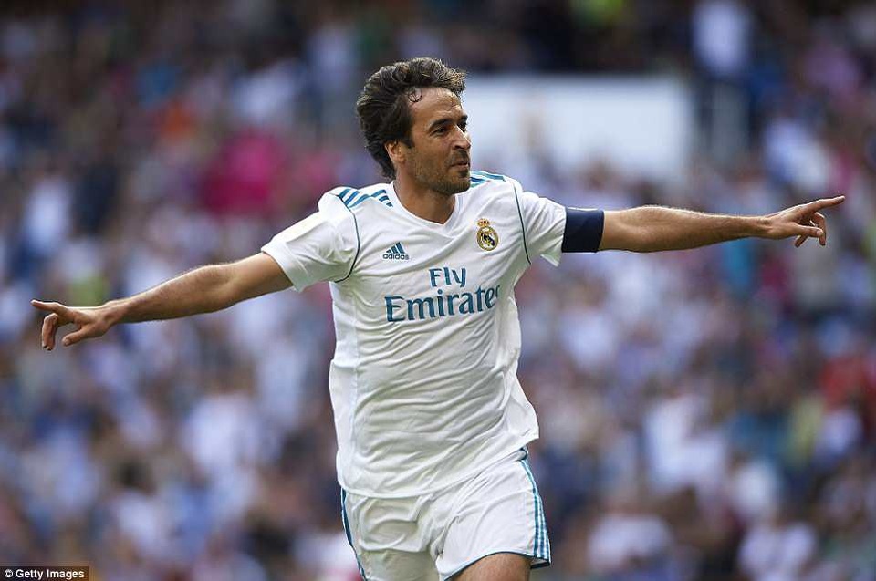 Raul và Guti lập công, huyền thoại Real Madrid đánh bại Arsenal - 4
Chúa nhẫn đã có trận đấu ấn tượng với huyền thoại Arsenal