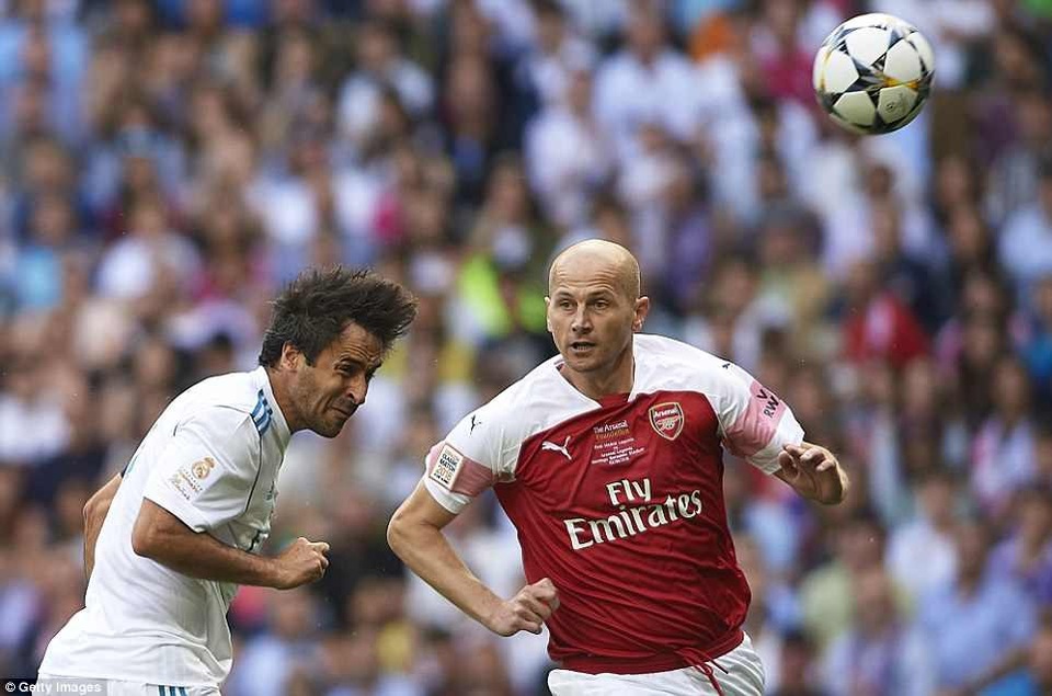 Raul và Guti lập công, huyền thoại Real Madrid đánh bại Arsenal - 1
Raul đánh đầu mở tỷ số trận đấu ở phút thứ 6