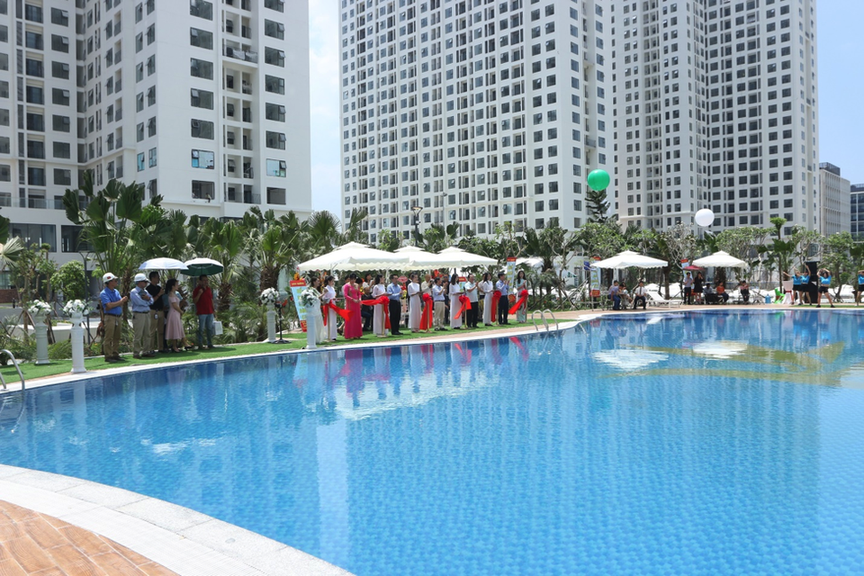 An Bình City chính thức bàn giao căn hộ cho khách hàng - 2 Khu bể bơi hiện đại là một trong những điểm nhấn ấn tượng của An Bình City
