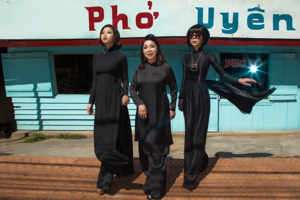 MC Trác Thuý Miêu khoe vòng eo “con kiến” đầy gợi cảm - 1 MC Trác Thuý Miêu khoe vòng eo “con kiến” đầy gợi cảm - 1