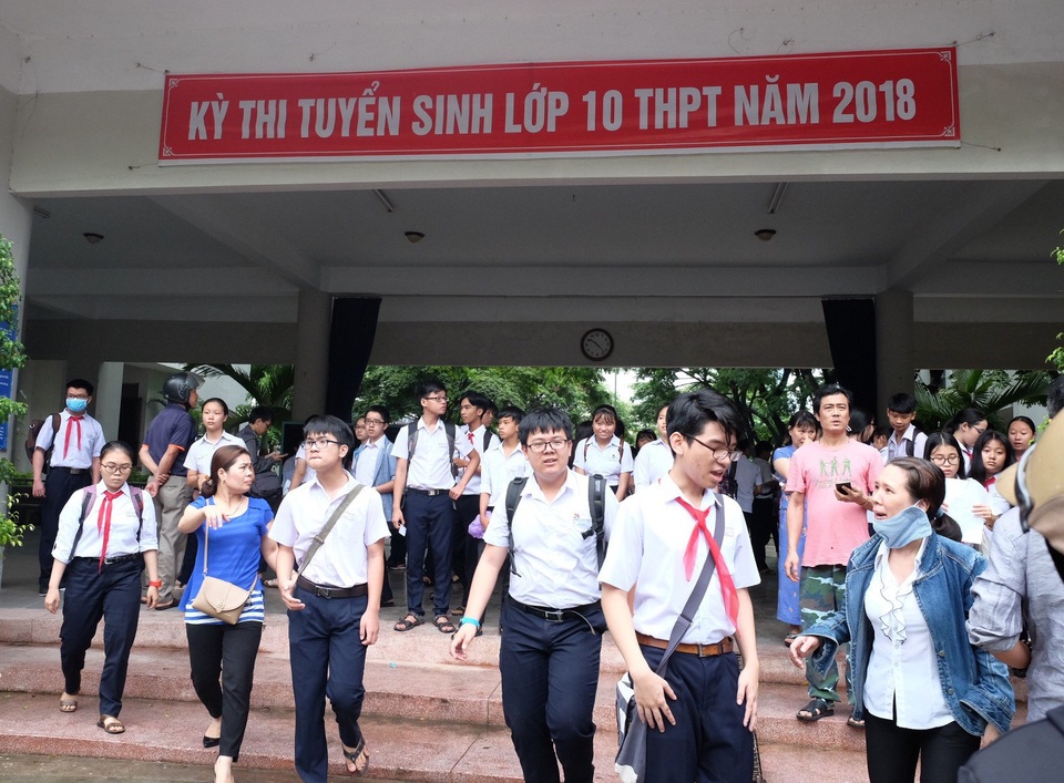 Đà Nẵng: Đề Toán tuyển sinh lớp 10 phân hóa cao - 1
Các thí sinh thi vào lớp 10 công lập tại Đà Nẵng vừa thi xong môn Toán, hoàn tất kỳ thi sáng nay 4/6.