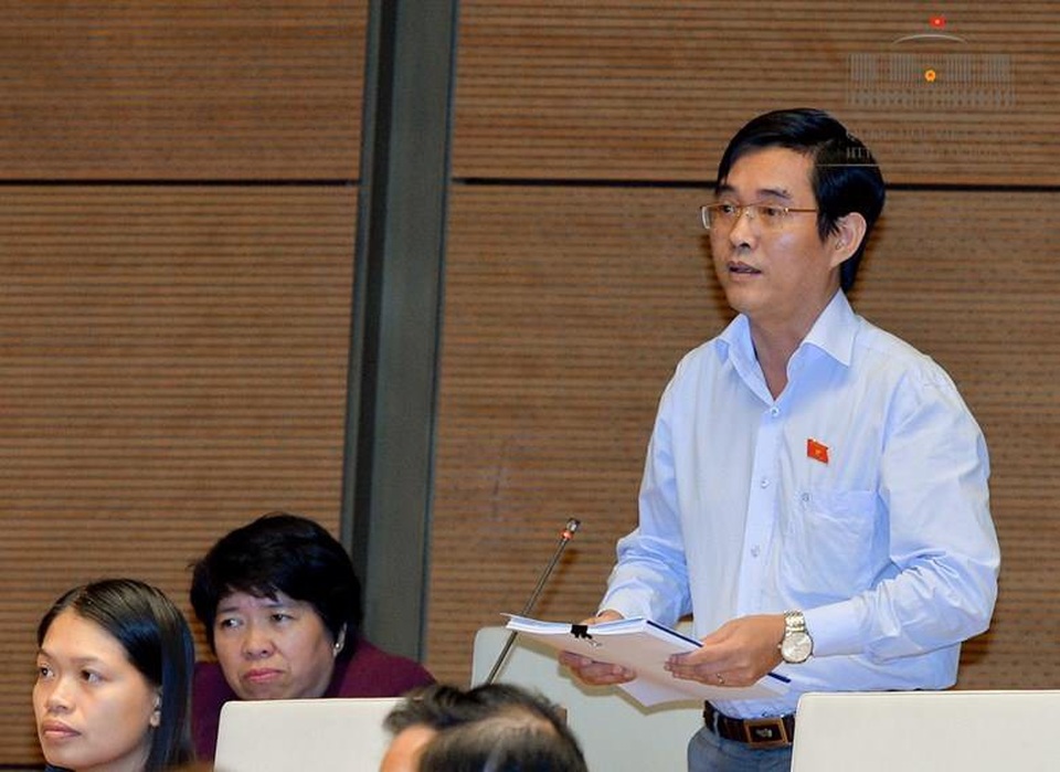Chủ tịch Quốc hội: Trả lại tên gọi cũ "trạm thu phí BOT" là được - 3
Đại biểu Hoàng Quang Hàm