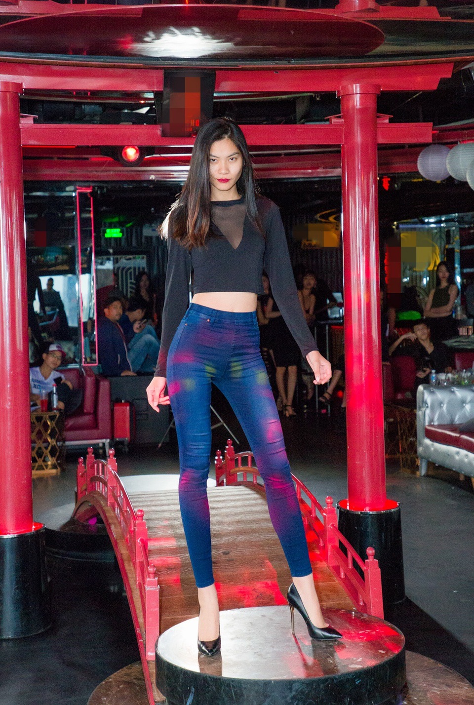 Những nhân tố nổi bật của làng mẫu như Hương Ly, Kim Dung, Trà My... cũng xuất hiện.