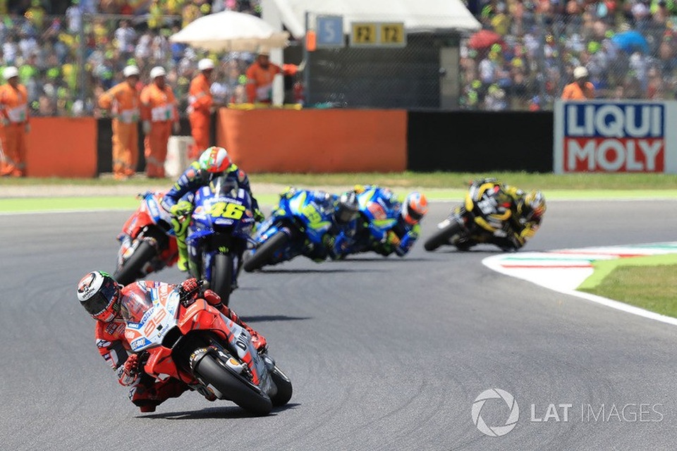 Lorenzo có chiến thắng đầu tiên trong màu áo Ducati Team - 5 Lorenzo có chiến thắng đầu tiên trong màu áo Ducati Team - 5