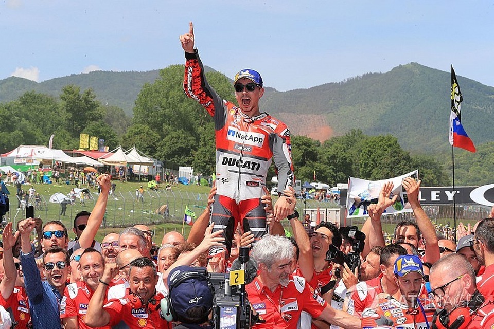 Lorenzo có chiến thắng đầu tiên trong màu áo Ducati Team - 1 Lorenzo có chiến thắng đầu tiên trong màu áo Ducati Team - 1