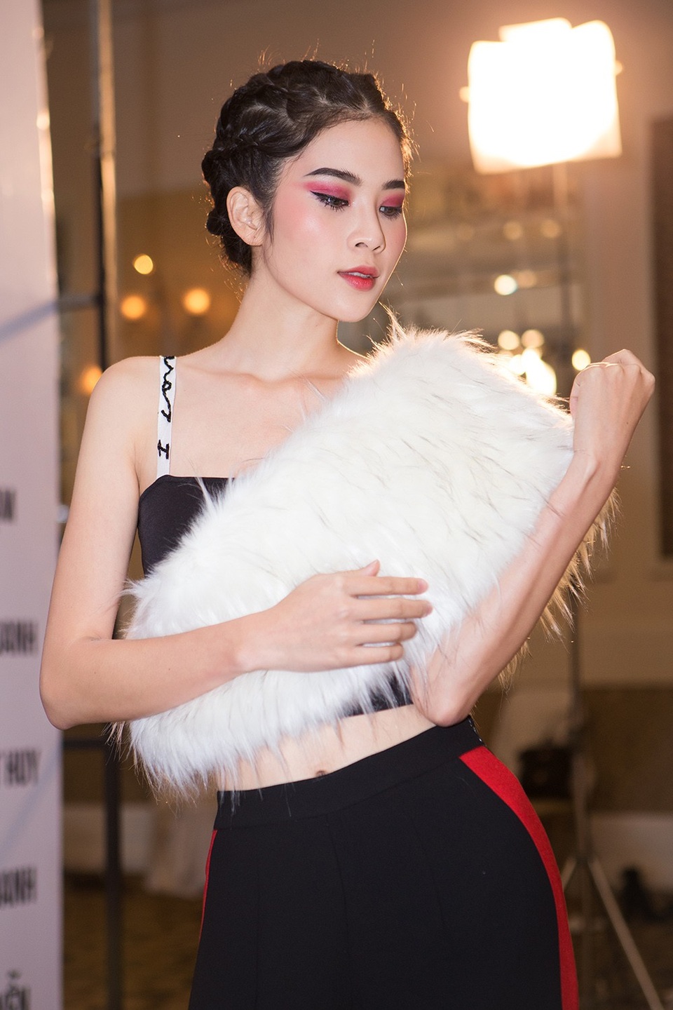 Chị gái Nam Em trầy trật, loay hoay thoát khỏi cái bóng của em gái - 10 Chị gái Nam Em trầy trật, loay hoay thoát khỏi cái bóng của em gái - 10