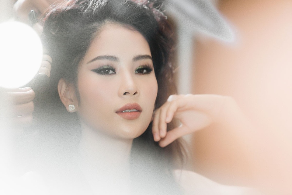 Chị gái Nam Em trầy trật, loay hoay thoát khỏi cái bóng của em gái - 3 Lệ Nam thừa nhận, cái bóng của em gái quá lớn khiến cô loay hoay tìm lại chính mình.