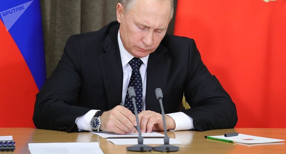 Ông Putin ký luật đáp trả lệnh trừng phạt từ Mỹ và đồng minh - 1 Tổng thống Nga Vladimir Putin (Ảnh: Sputnik)