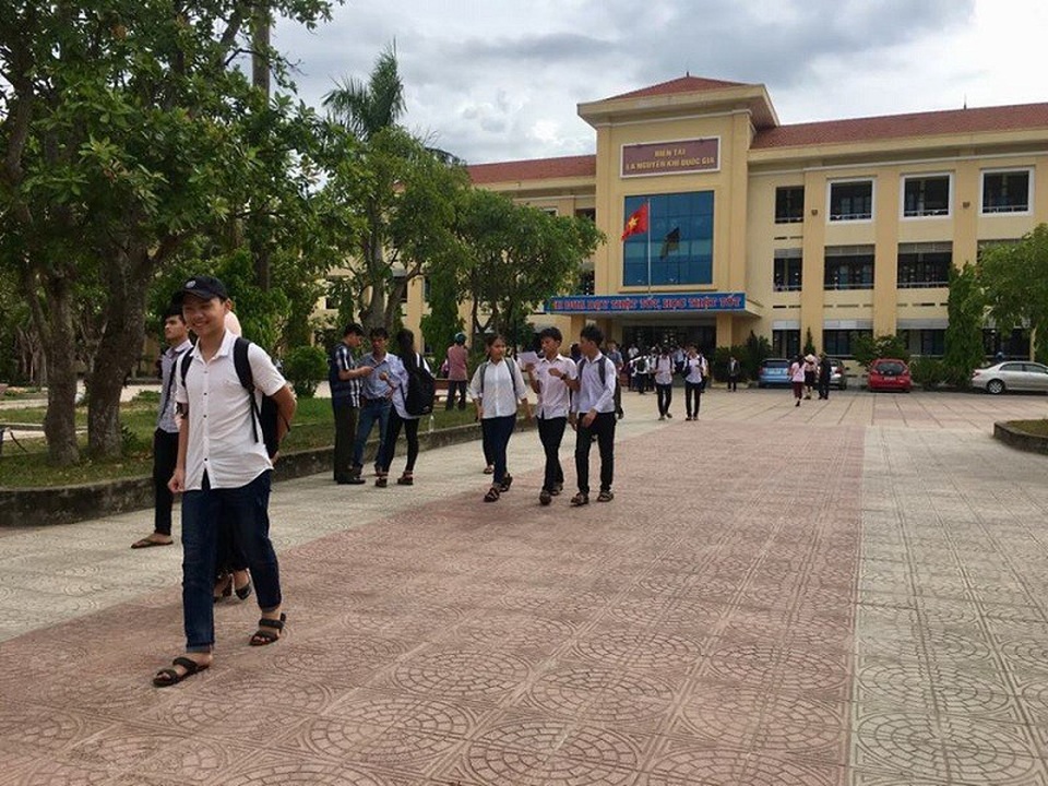 Thi vào lớp 10 THPT chuyên Võ Nguyên Giáp: Đề Văn hay, đề tiếng Anh “dễ thở” - 1 Trường THPT chuyên Võ Nguyên Giáp là trường duy nhất tại Quảng Bình tổ chức thi tuyển.