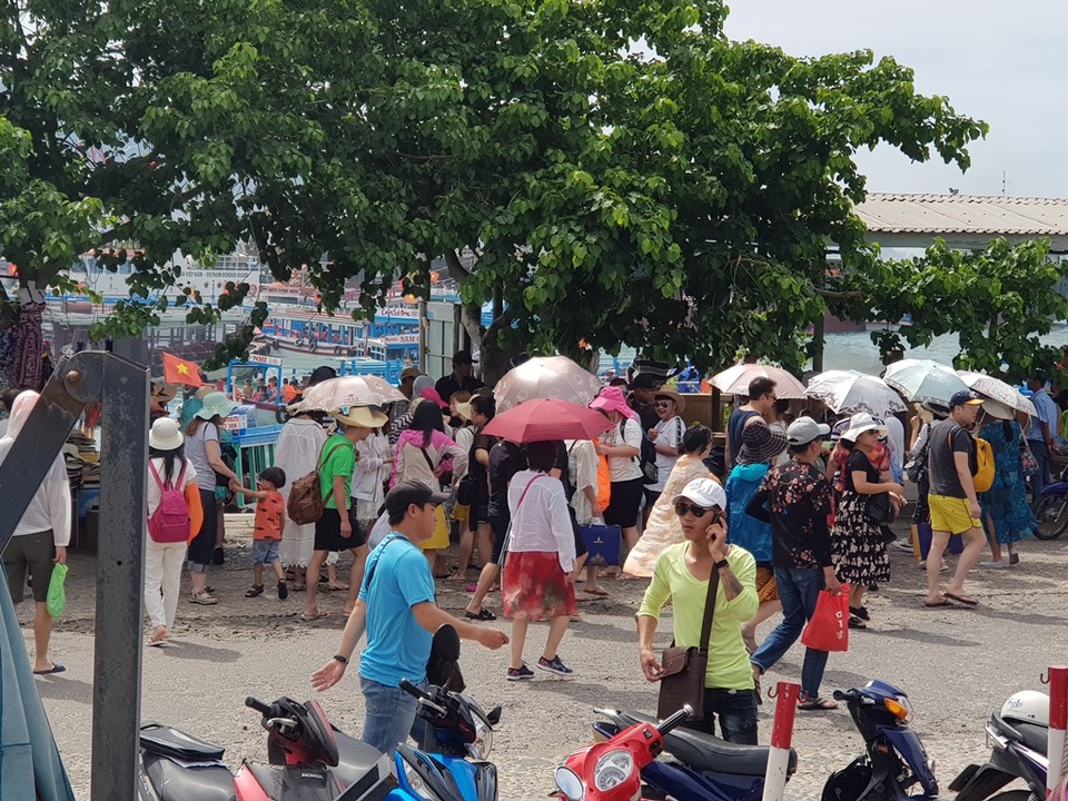 Khách Trung Quốc đến Nha Trang tăng "chóng mặt" - 3