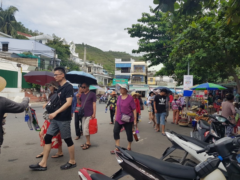Khách Trung Quốc đến Nha Trang tăng "chóng mặt" - 5