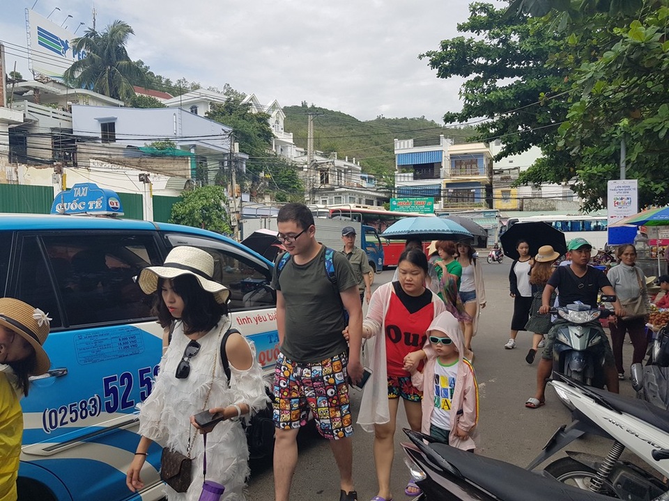 Khách Trung Quốc đến Nha Trang tăng "chóng mặt" - 6