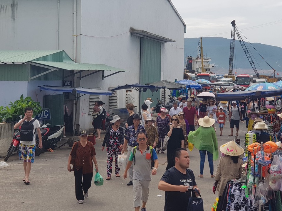 Khách Trung Quốc đến Nha Trang tăng "chóng mặt" - 8
