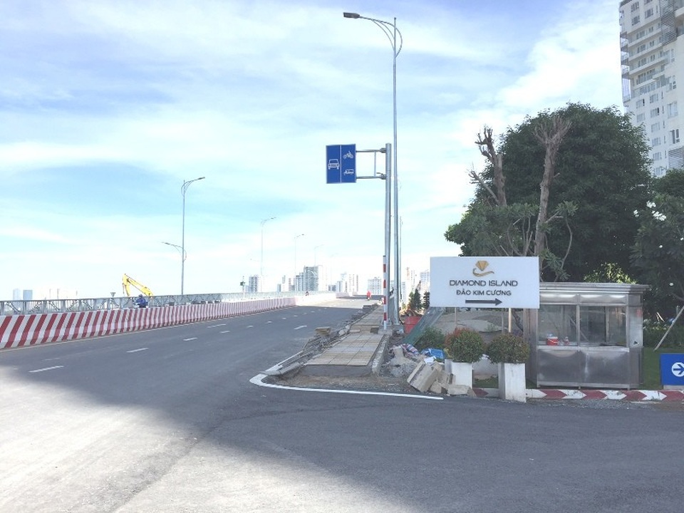 TPHCM: Phát hoảng với giá đất “trên trời” ở đảo Kim Cương - 1 Cây cầu bắc qua đảo Kim Cương (quận 2) được thông xe cách đây chưa lâu nhưng đã khiến giá đất tại khu vực này “nhảy múa” tưng bừng.