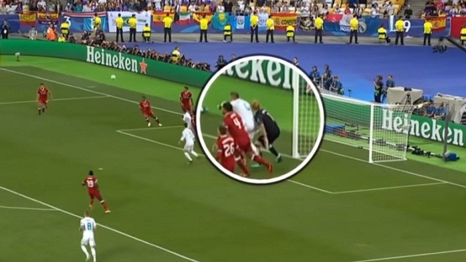 Ramos khiến Karius bị chấn động não ở trận chung kết Champions League - 1
Ramos đánh nguội khiến Karius bị chấn động não ở trận chung kết Champions League
