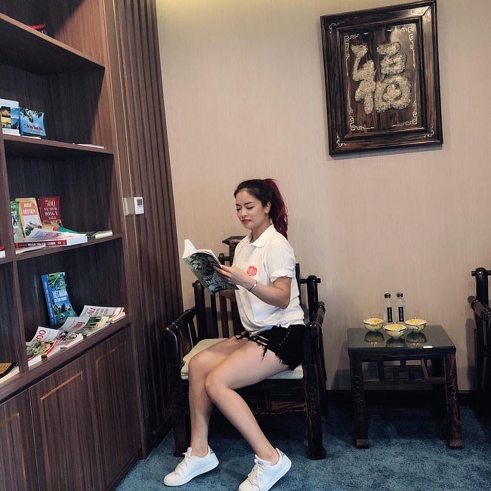 NTK Lan Anh năng động, trẻ trung trong chương trình Miss Auto - 4 NTK Lan Anh trải nghiệm ở phòng Tổng thống trong một khách sạn 5 sao sang trọng.