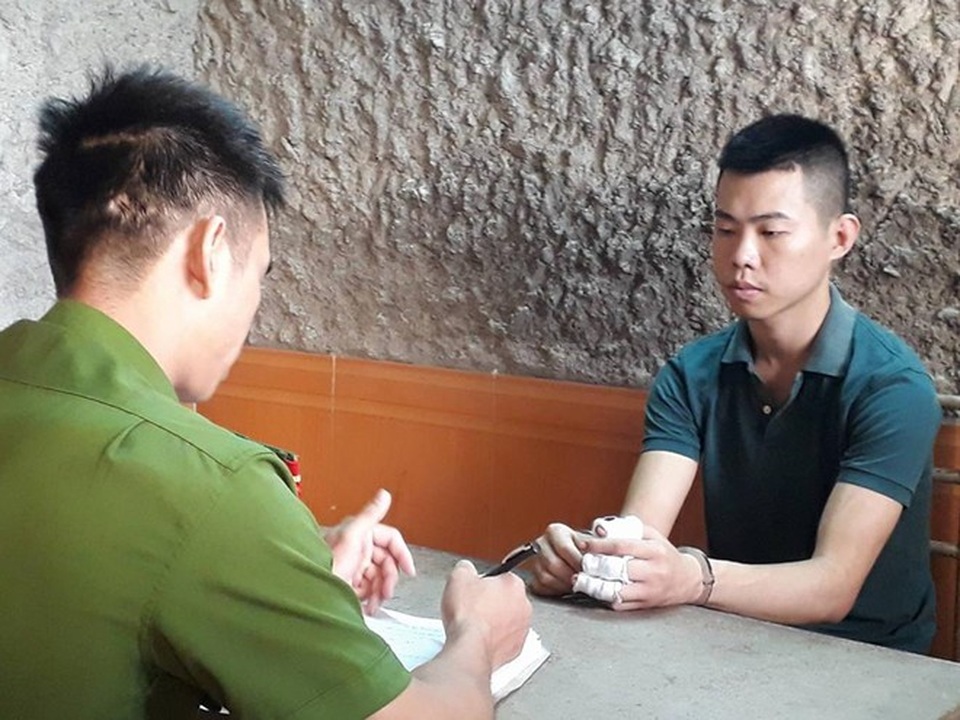 Lời khai rùng mình của đối tượng truy sát hai vợ chồng trong đêm - 1 Cơ quan Công an lấy lời khai đối tượng Nguyễn Trường Giang.